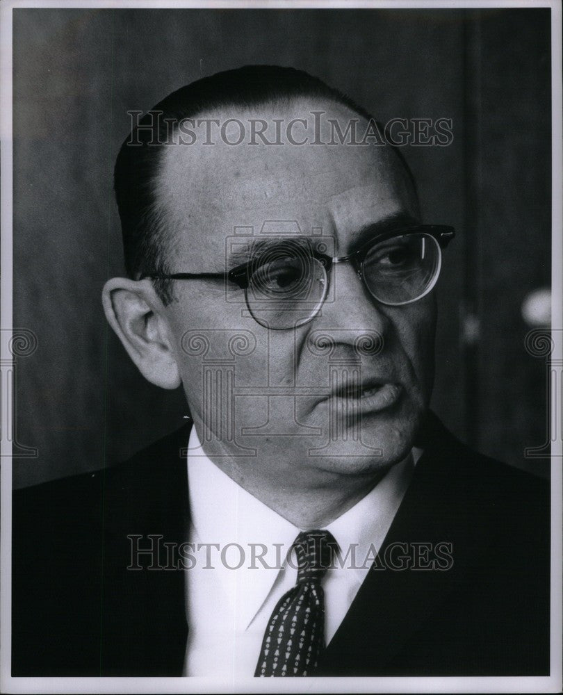 1963 Press Photo arhat miller dean stanford management - Historic Images