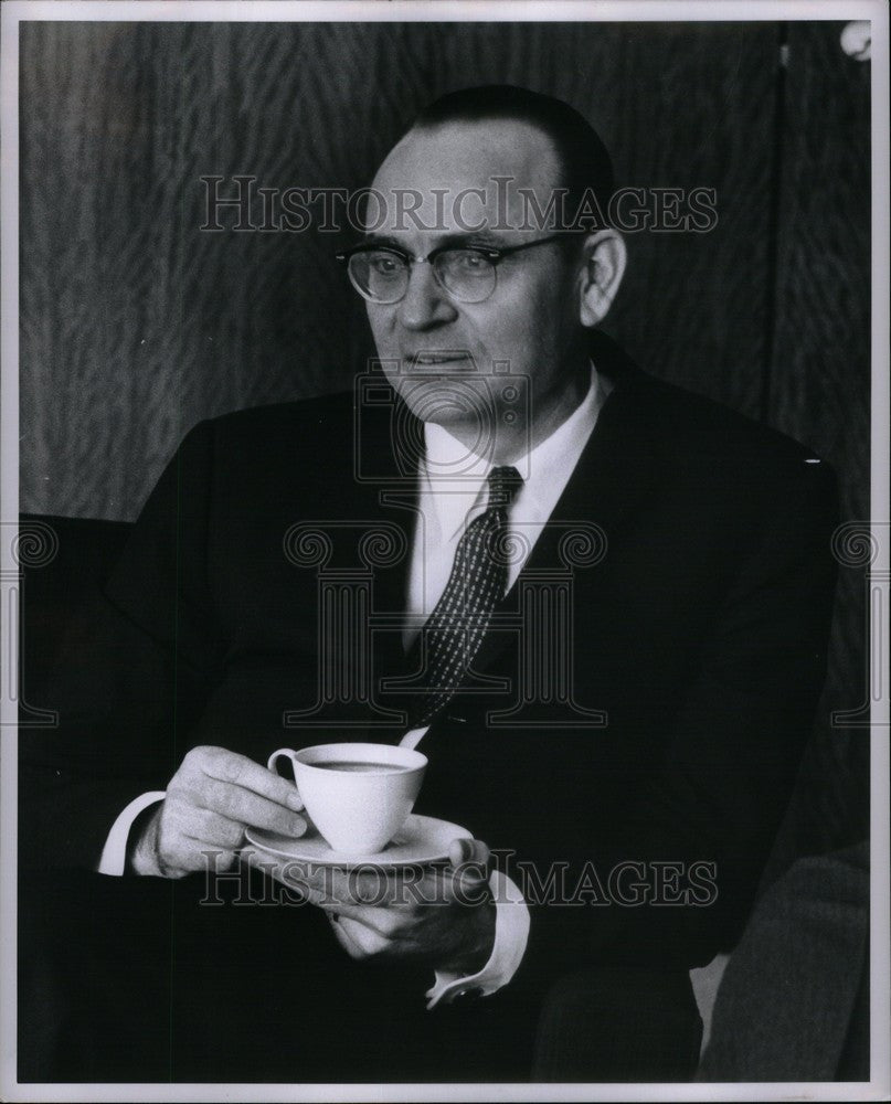 1963 Press Photo Arjay Miller - Historic Images