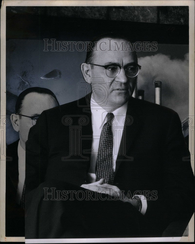 1964 Press Photo Arjay Miller Stanford dean - Historic Images