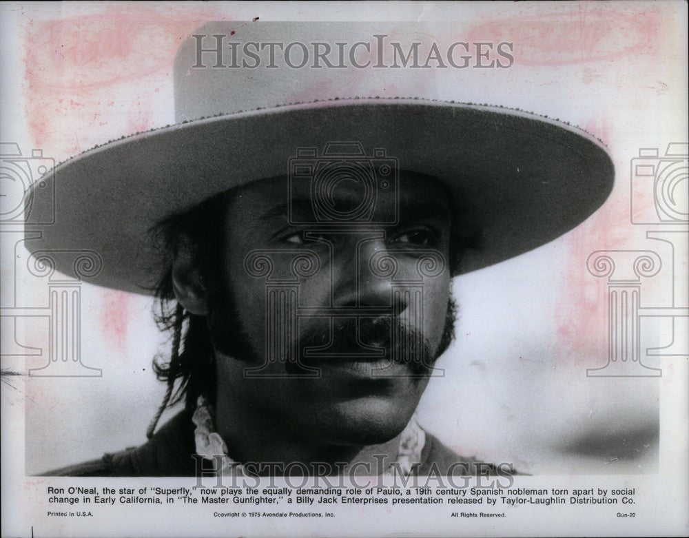 1975 Press Photo Ron O&#39;Neal Actor Master Gunfighter - Historic Images