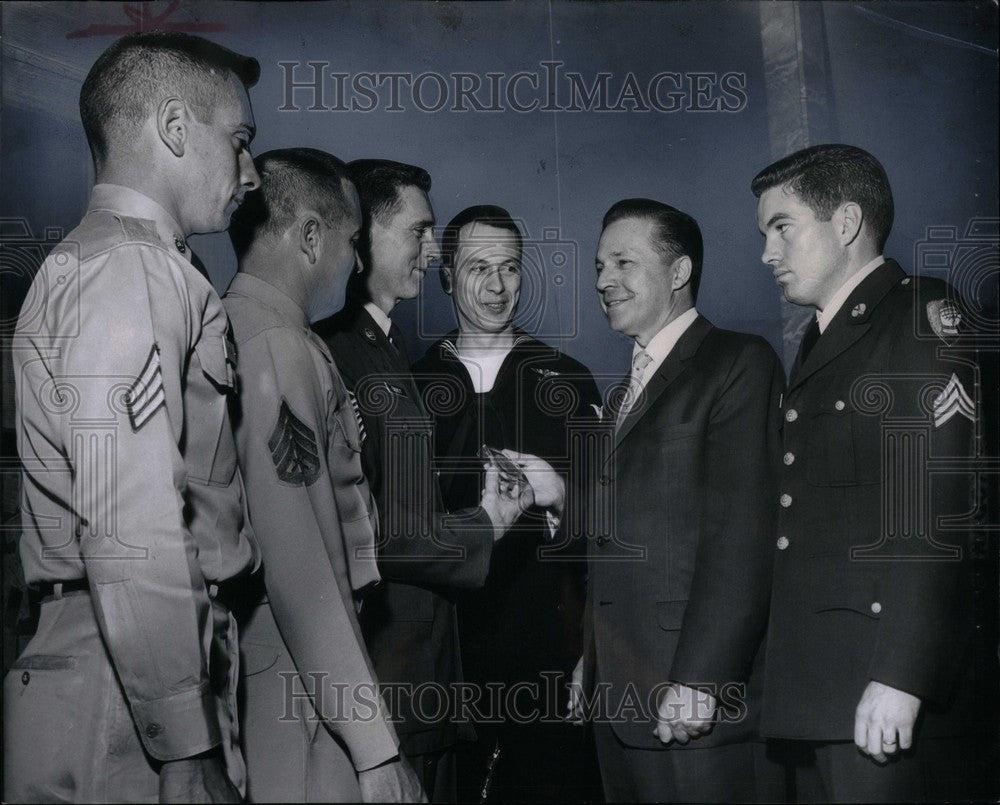 1966 Press Photo Free Press Military Achievement Awards - Historic Images