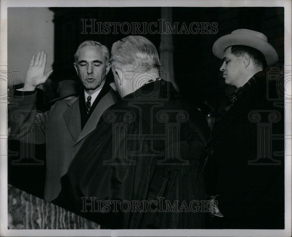 1953 Press Photo John B. Martin Gov. Williams sworn - Historic Images