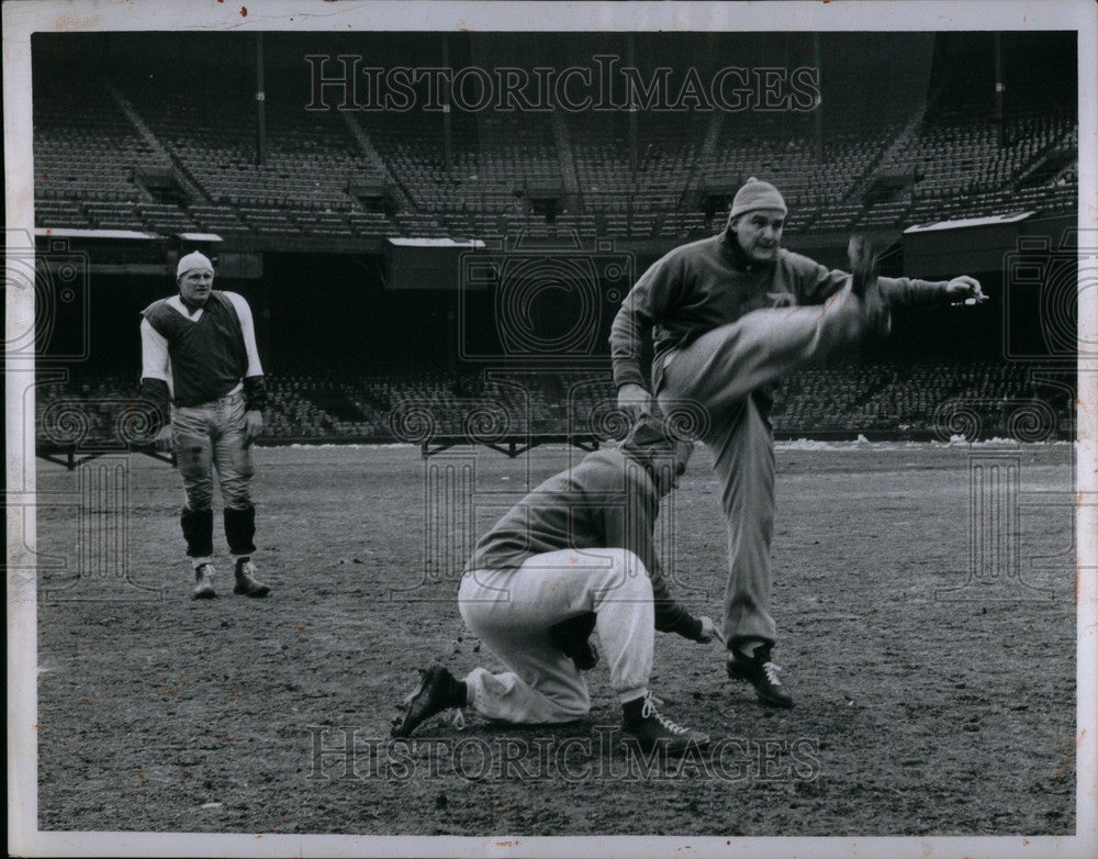 1956 Press Photo Raggedy Andy Jim Martin placekicker - Historic Images