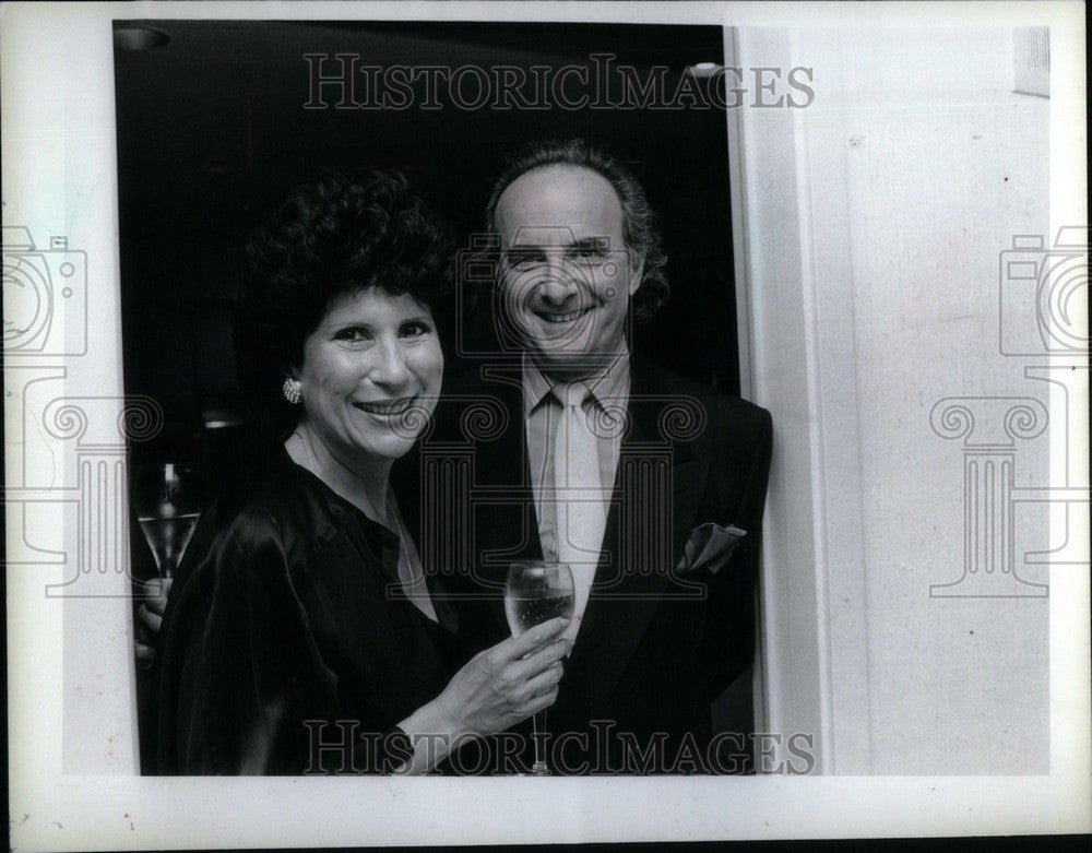 1985 Press Photo Weight Watchers Florine Mark Apple Pie - Historic Images