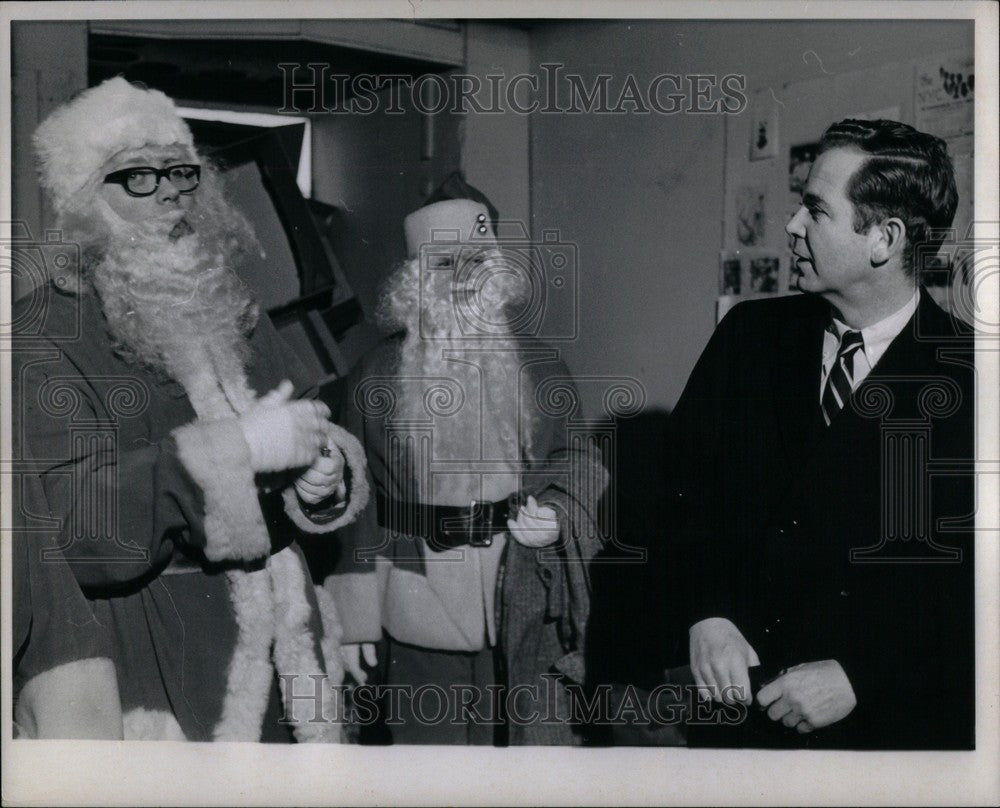 1968 Press Photo Milliken xmas governor santa - Historic Images