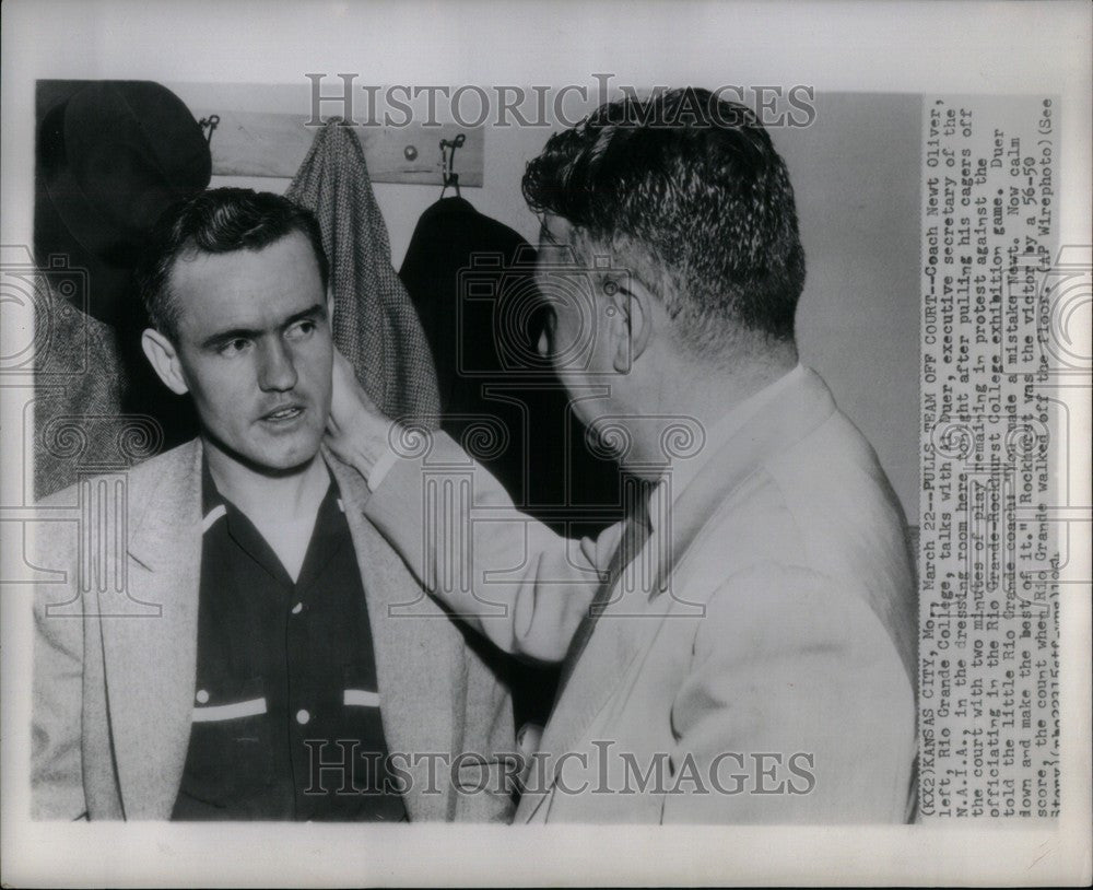 1985 Press Photo Newt Oliver Al Duer Basketball Game - Historic Images