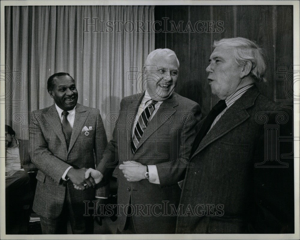 1981 Press Photo Douglas Fraser Tom Minor Chrysler Corp - Historic Images