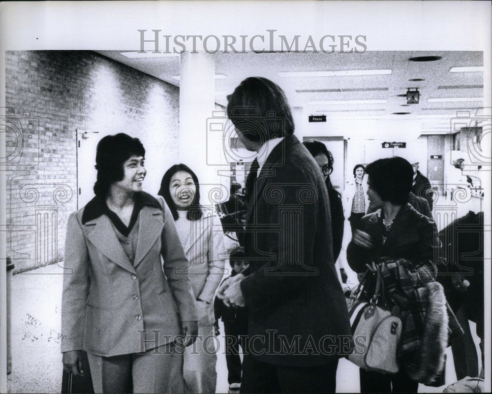 1977 Press Photo filipina narcissi family attorney - Historic Images