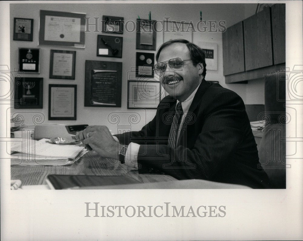 1983 Press Photo Robert Naftaly Budget Director State - Historic Images