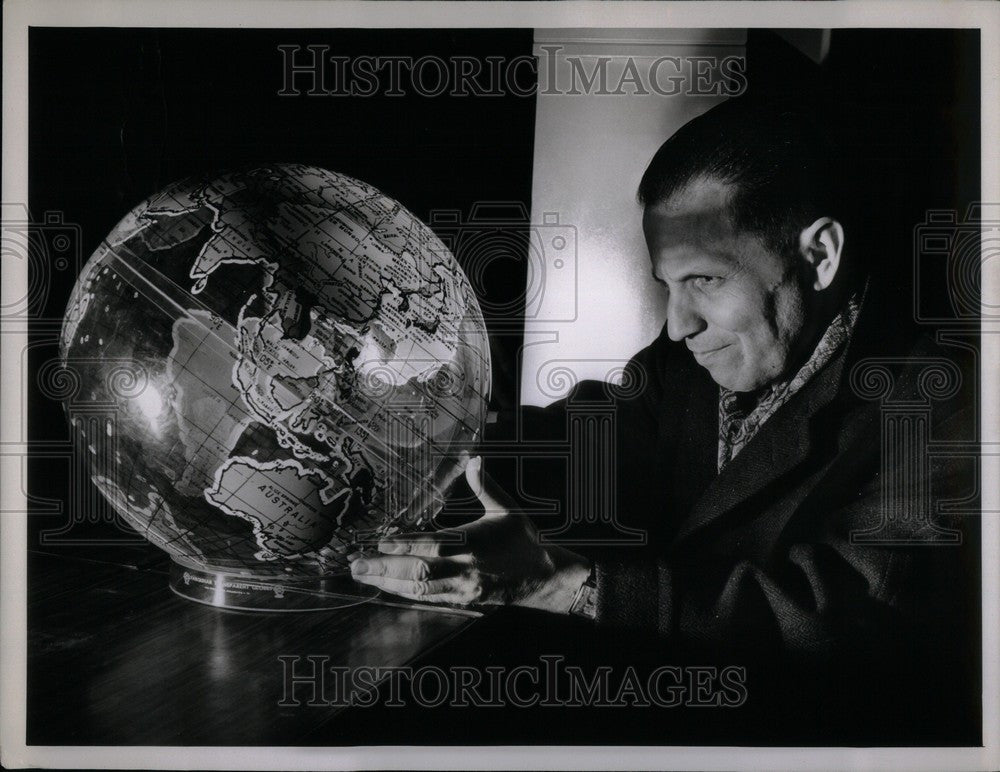 1957 Press Photo Theodore Nadler Challenge Clerk World - Historic Images