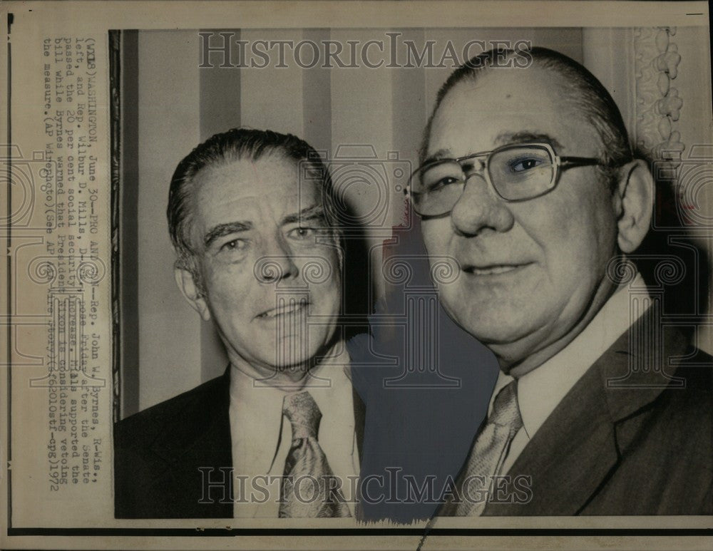 1972 Press Photo Reps John W Byrnes Wilbur D Mills - Historic Images