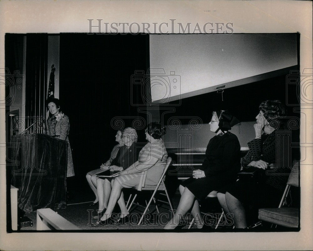 1972 Press Photo Mrs. William Milliken, conference - Historic Images