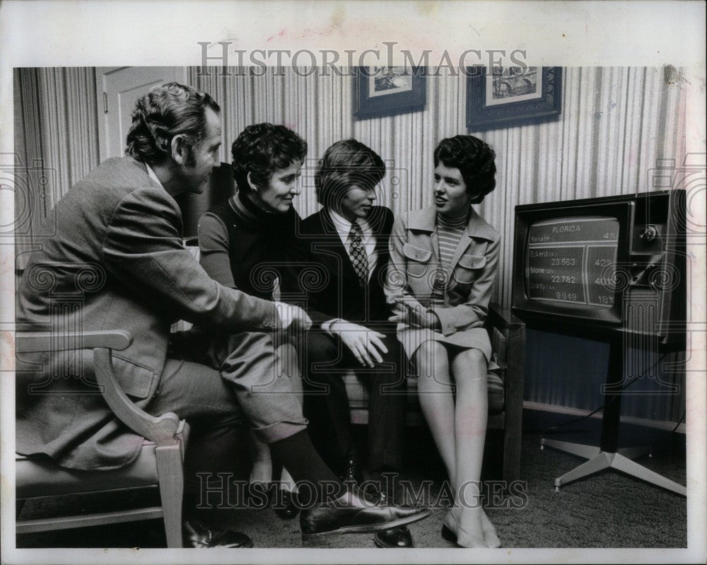 1974 Press Photo Bill Milliken politician campaign - Historic Images