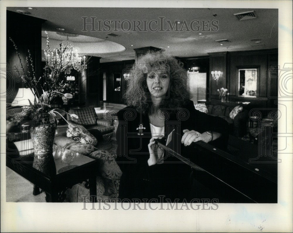 1990 Press Photo Bonnie LePage Townsend hotel - Historic Images