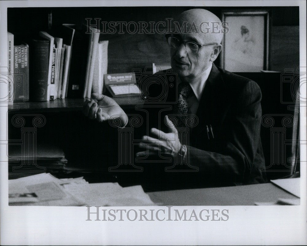 1975 Press Photo Leonard Leone Manager NailberryTheatre - Historic Images