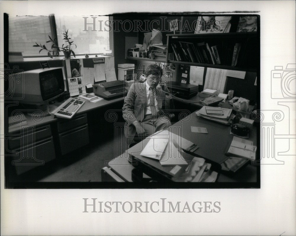 1988 Press Photo Art Director Jack Lessenberry - Historic Images