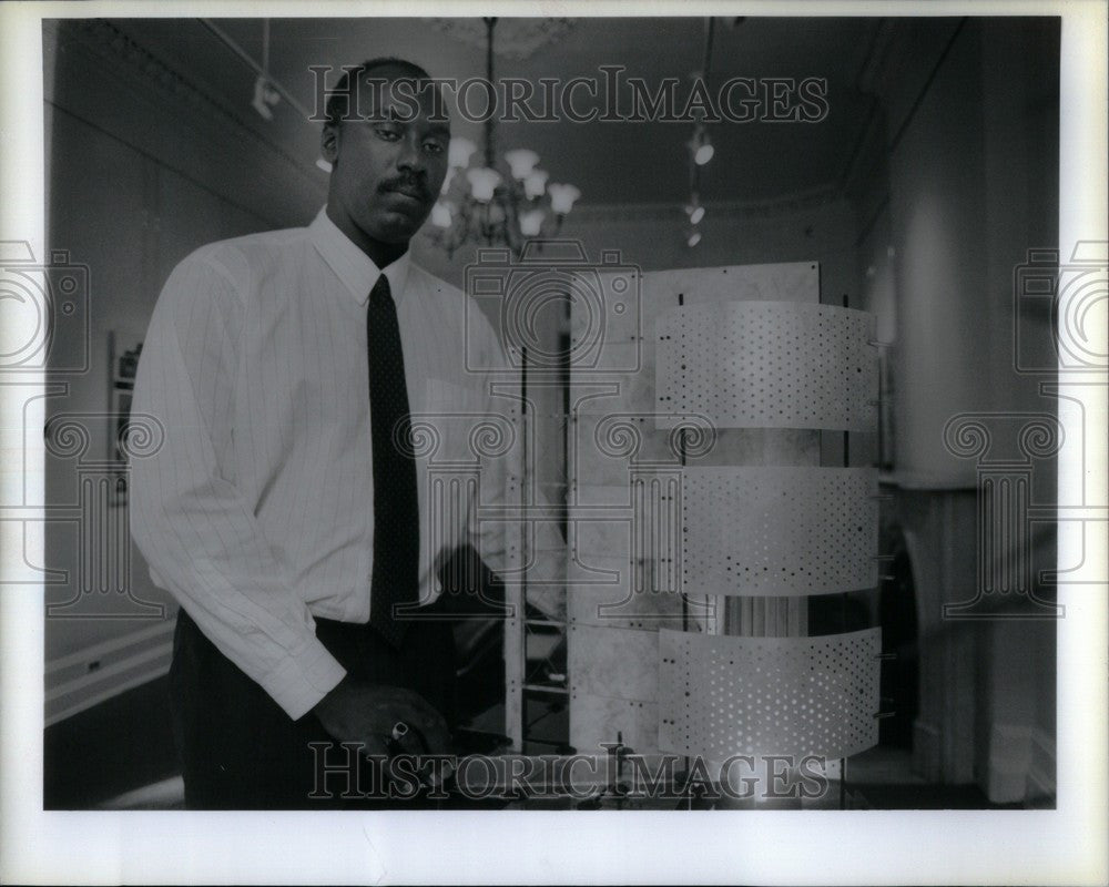 1991 Press Photo Damon Leverett Serdar Omer Lighthouse - Historic Images