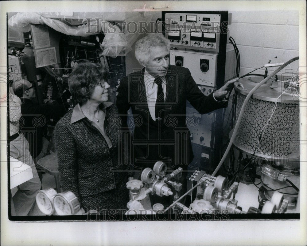 1979 Press Photo Iris Stan Ovshinsky - Historic Images