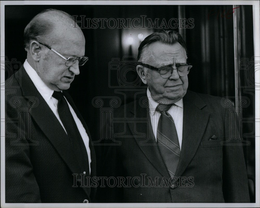 1975 Press Photo Nestle Maurer Eulogizer - Historic Images