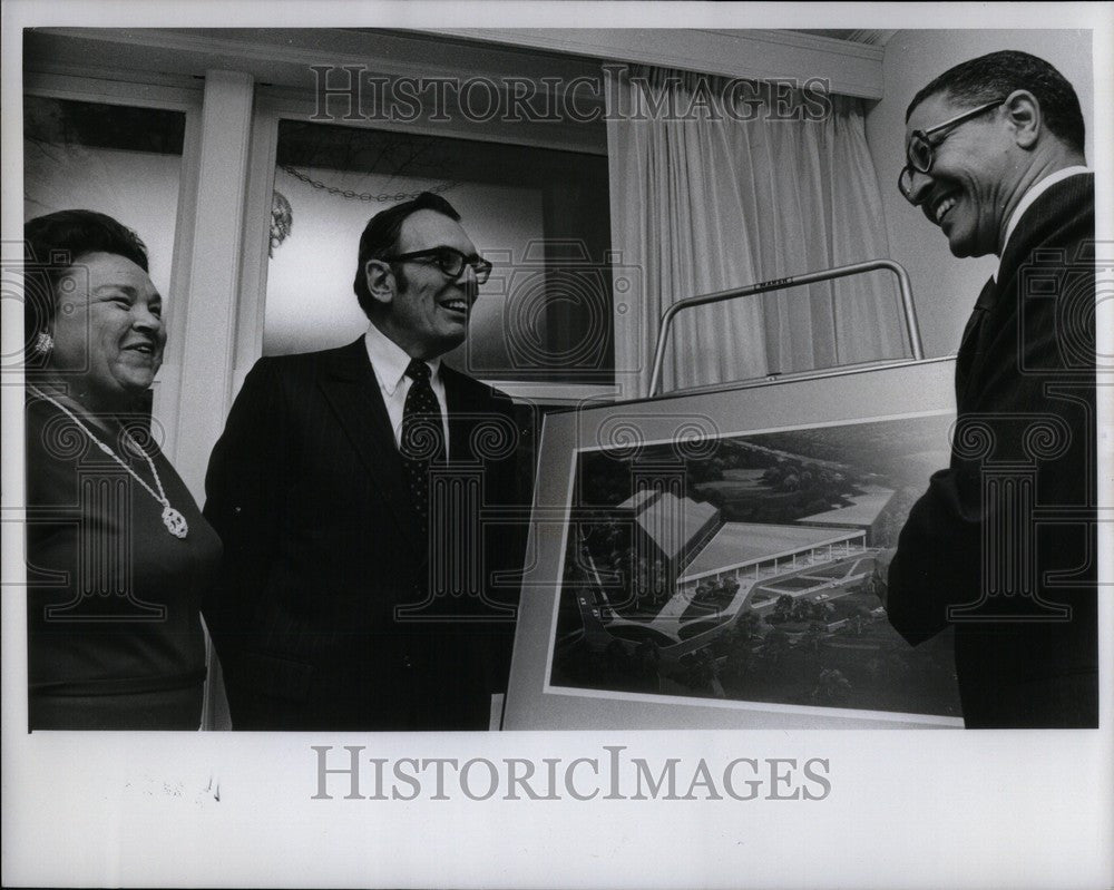 1975 Press Photo DR. AND MRS. RUSSEL MAWBY - Historic Images