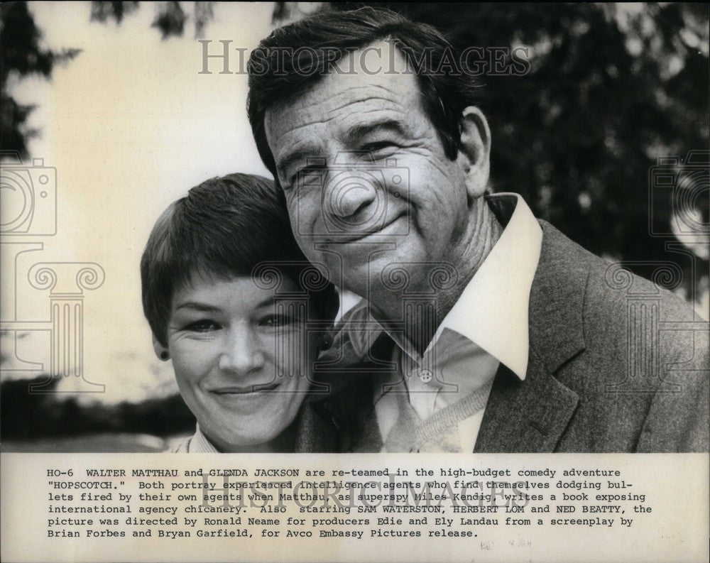 1980 Press Photo Movie Comedy Hopscotch Walter Matthau - Historic Images