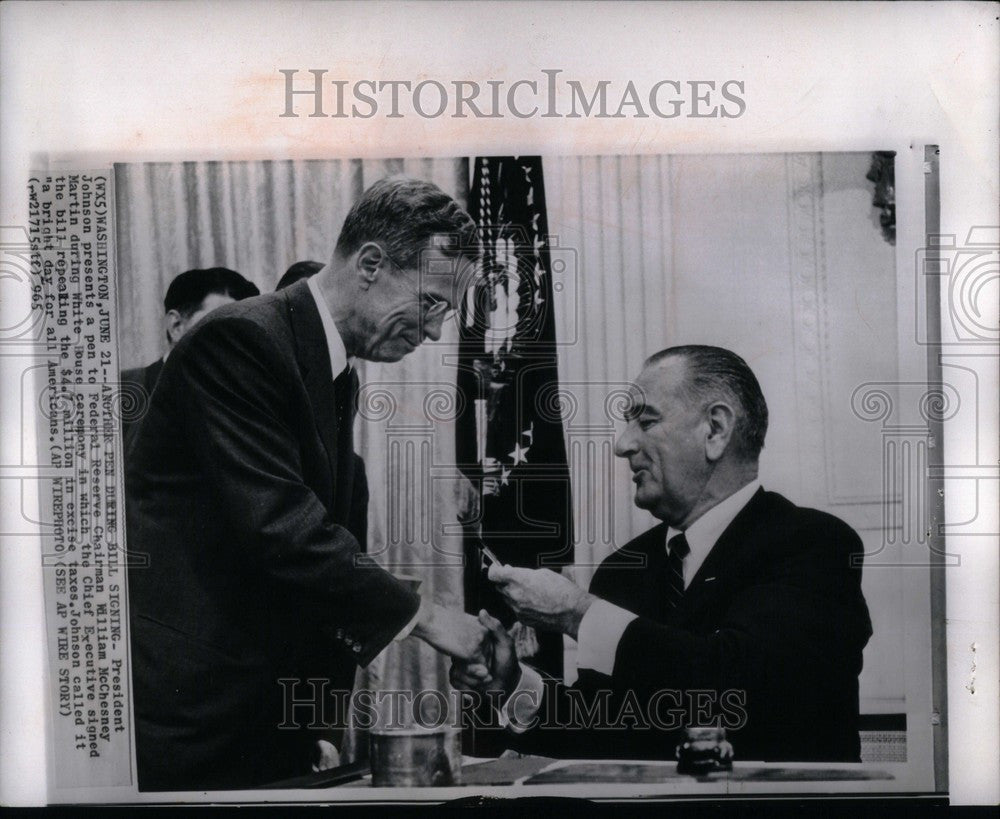 1965 Press Photo Pres.Johnson William McChesney Martin - Historic Images