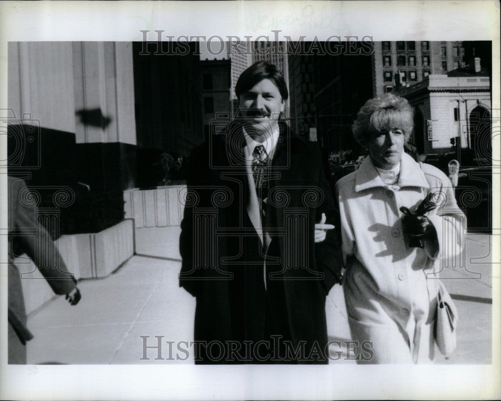 1990 Press Photo Carol Dreyer Testifies Federal Court - Historic Images