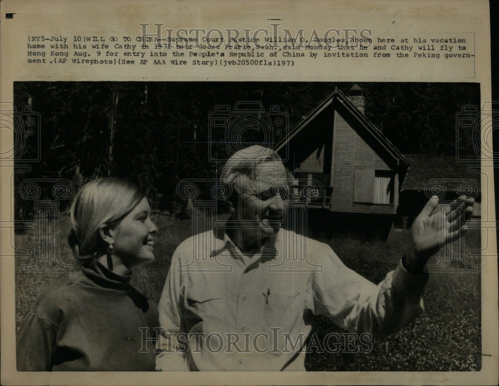 1973 Press Photo William O. Douglas and Cathy - Historic Images