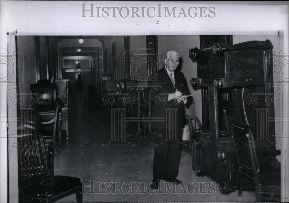 1959 Press Photo Paul dollglas - Historic Images