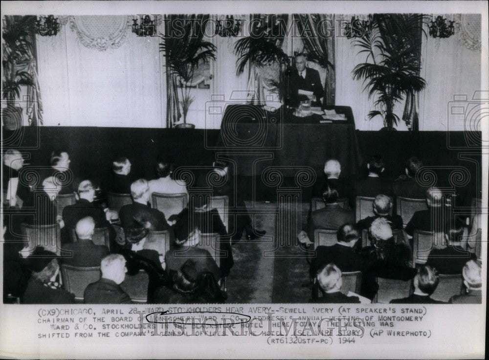 1944 Press Photo Montgomery Ward Stockholders Meeting - Historic Images