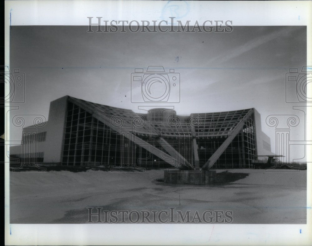 1990 Press Photo Nissan Research and Development Inc. - Historic Images