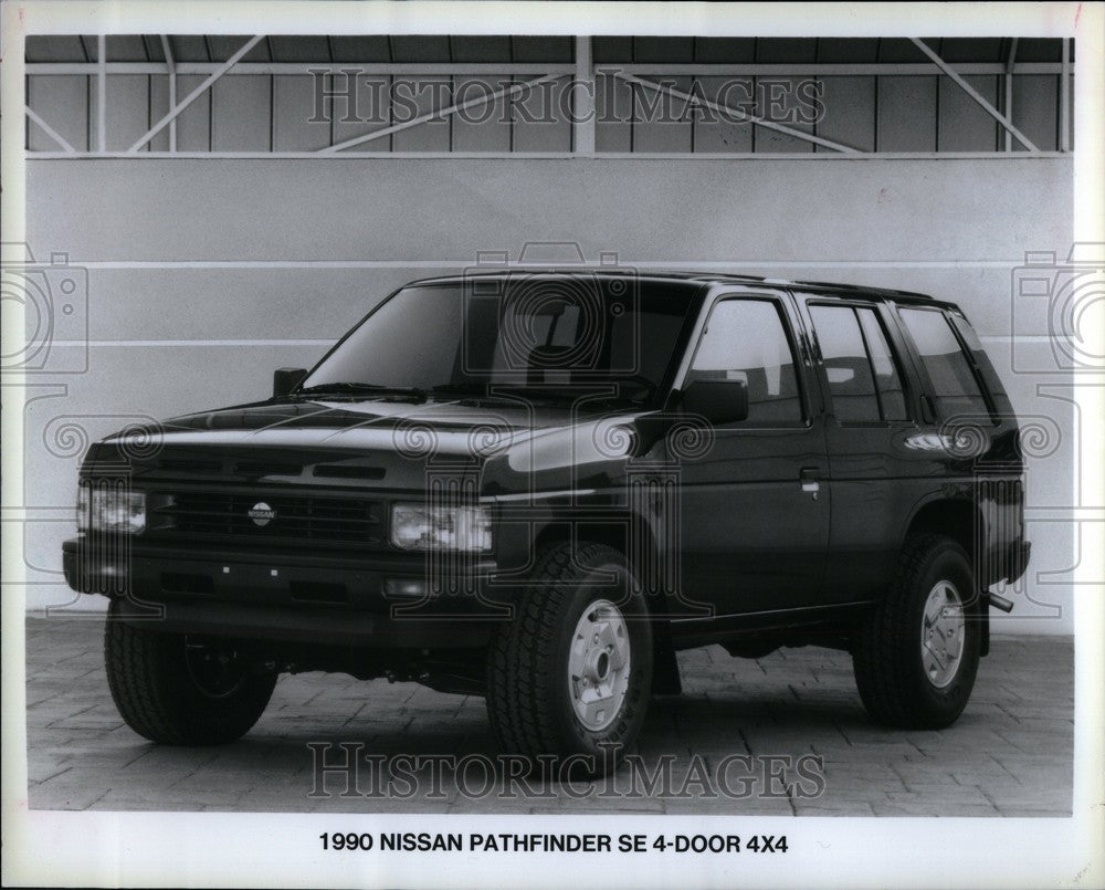 1990 Press Photo 1990 Nissan Pathfinder SE 4 - DOOR - Historic Images