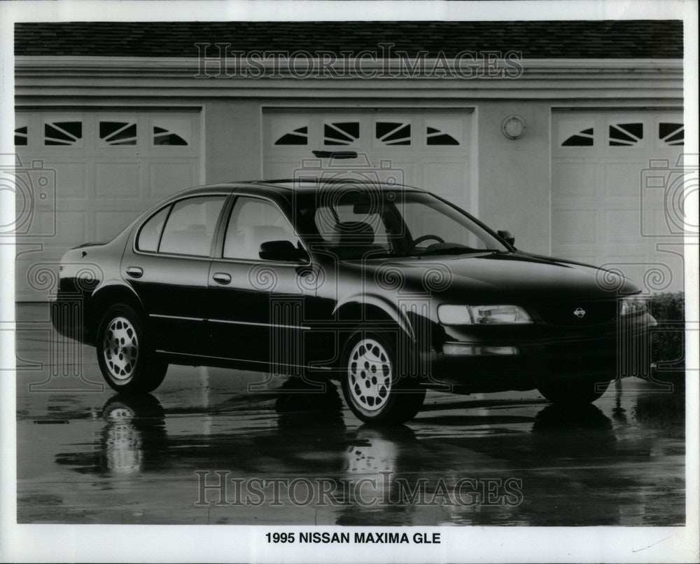 1994 Press Photo Nissan Maxima GLE Sports Car - Historic Images