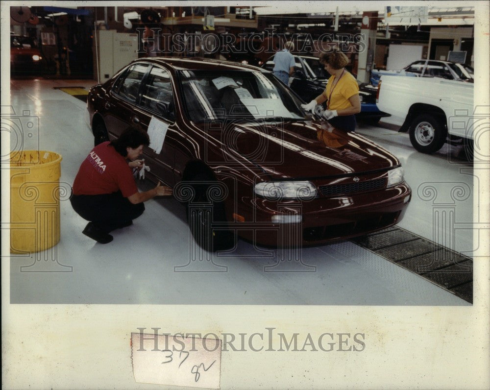 1992 Press Photo Nissan Assembly line - Historic Images