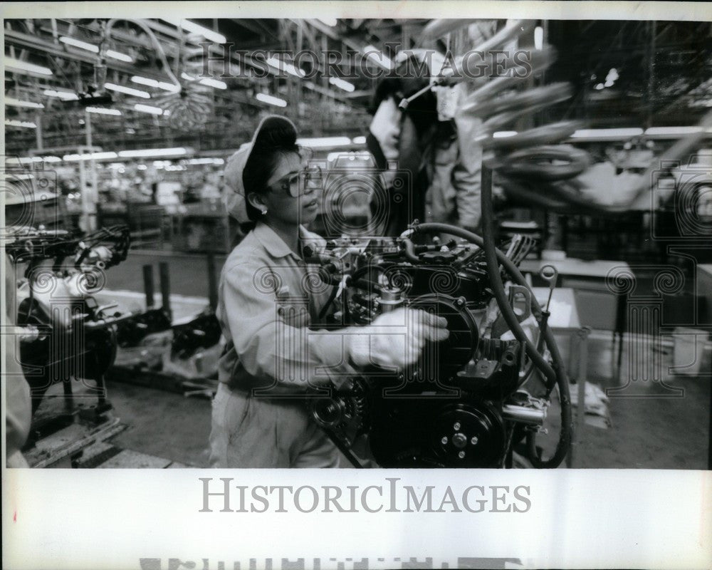 Press Photo NISSAN MOTOR CROP ASSEMBLY LINE - Historic Images