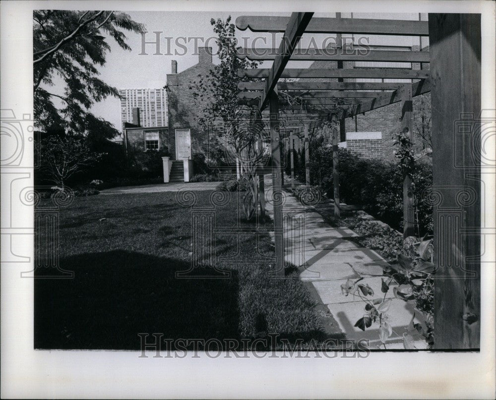 1974 Press Photo Moross House Rear of lot looking towar - Historic Images