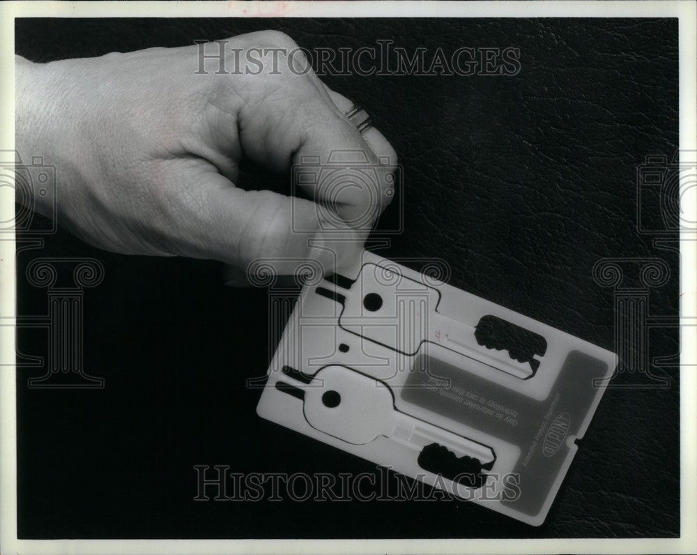 1987 Press Photo Creditcard Keys Dennis Gross Court - Historic Images
