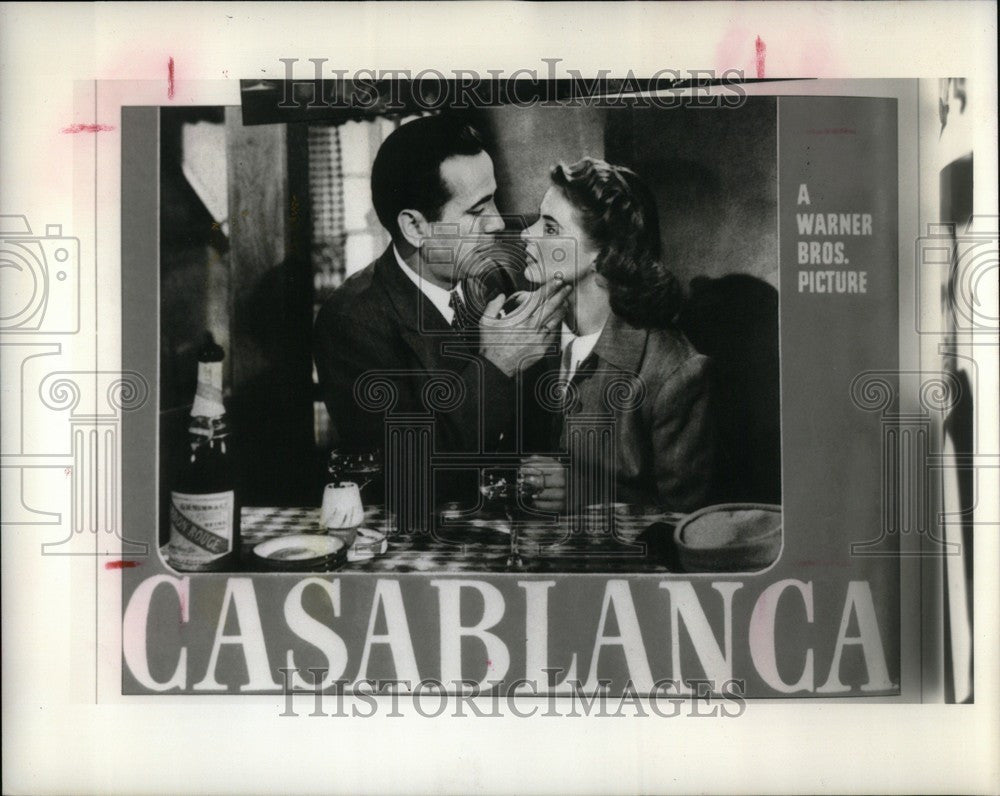 1990 Press Photo BOGART AND LEIGH KISSING - Historic Images