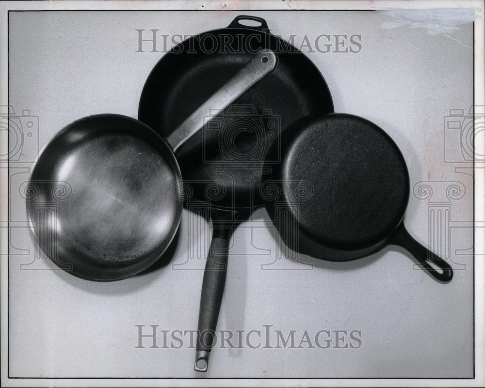 1975 Press Photo Kitchenware stainless steel pans - Historic Images