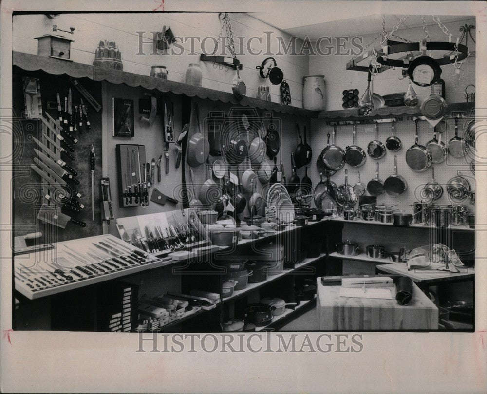 1974 Press Photo Kitchen Glamor Total Kitchen Utensils - Historic Images