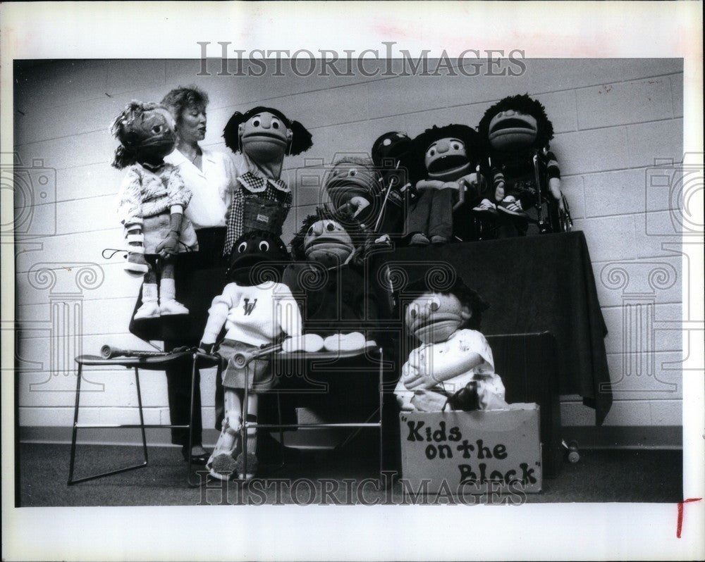 1990 Press Photo Rhonda Estes City David Hacker assocn - Historic Images