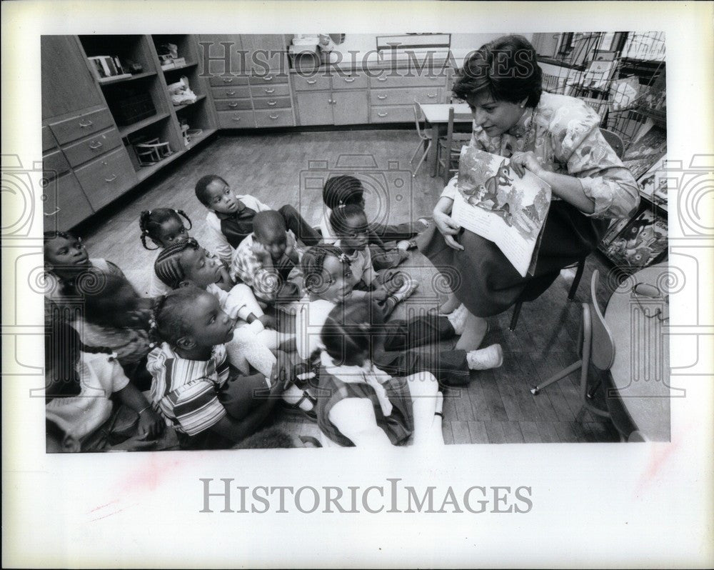 1984 Press Photo Christine Alvarez kindergarten Detroit - Historic Images