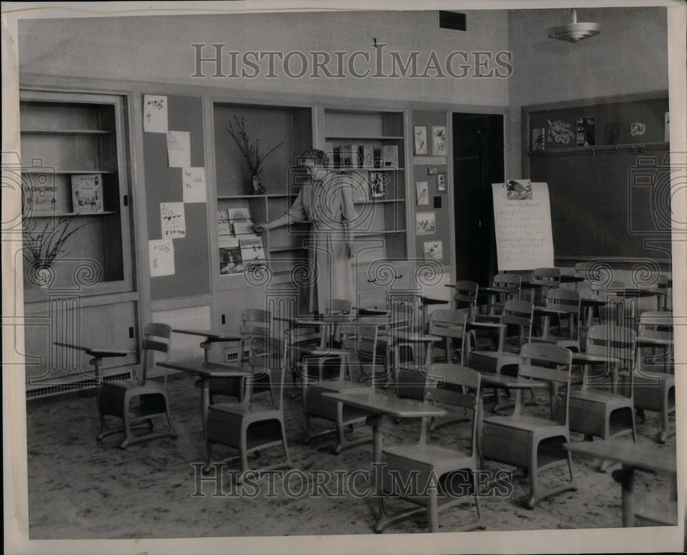 1949 Press Photo Glenna Coville classroom - Historic Images