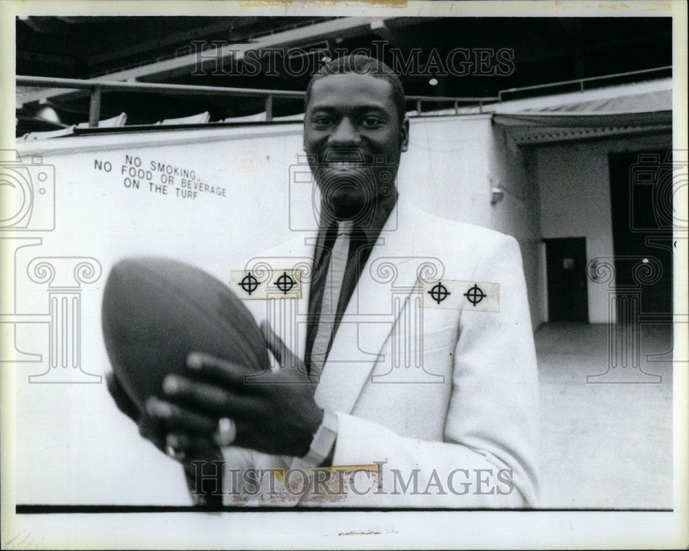 1988 Press Photo Devev Mitchell - Historic Images