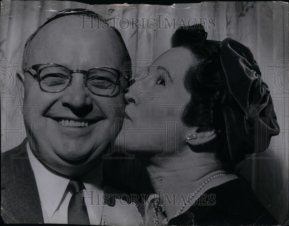 1957 Press Photo Vera Miriani Kisses the Winner - Historic Images