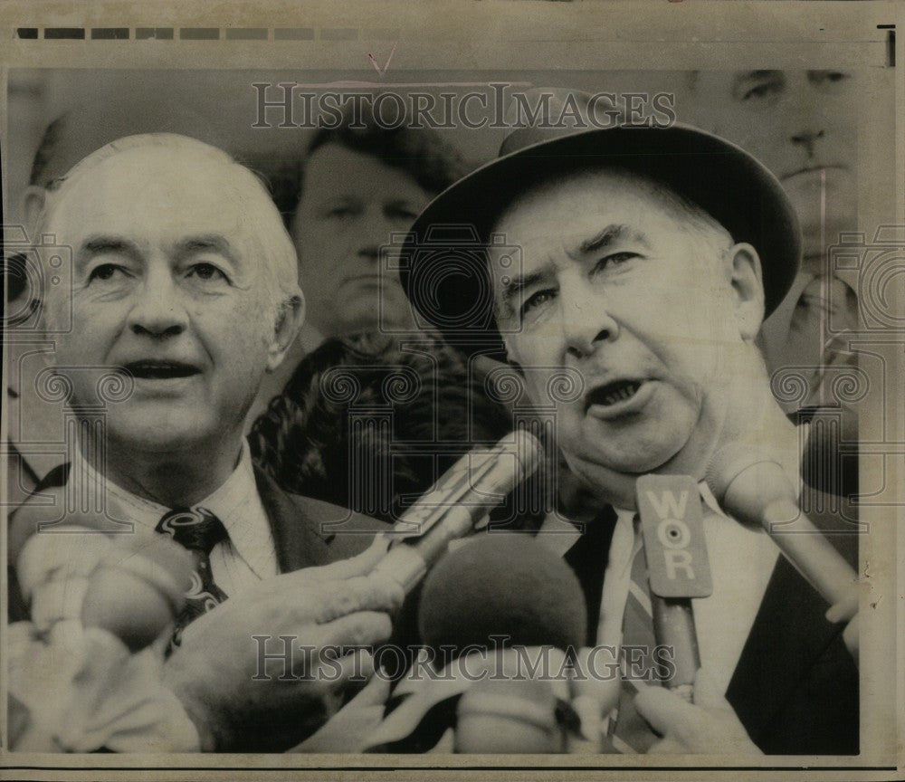 1974 Press Photo Maurice Stans, left, and John Mitchell - Historic Images