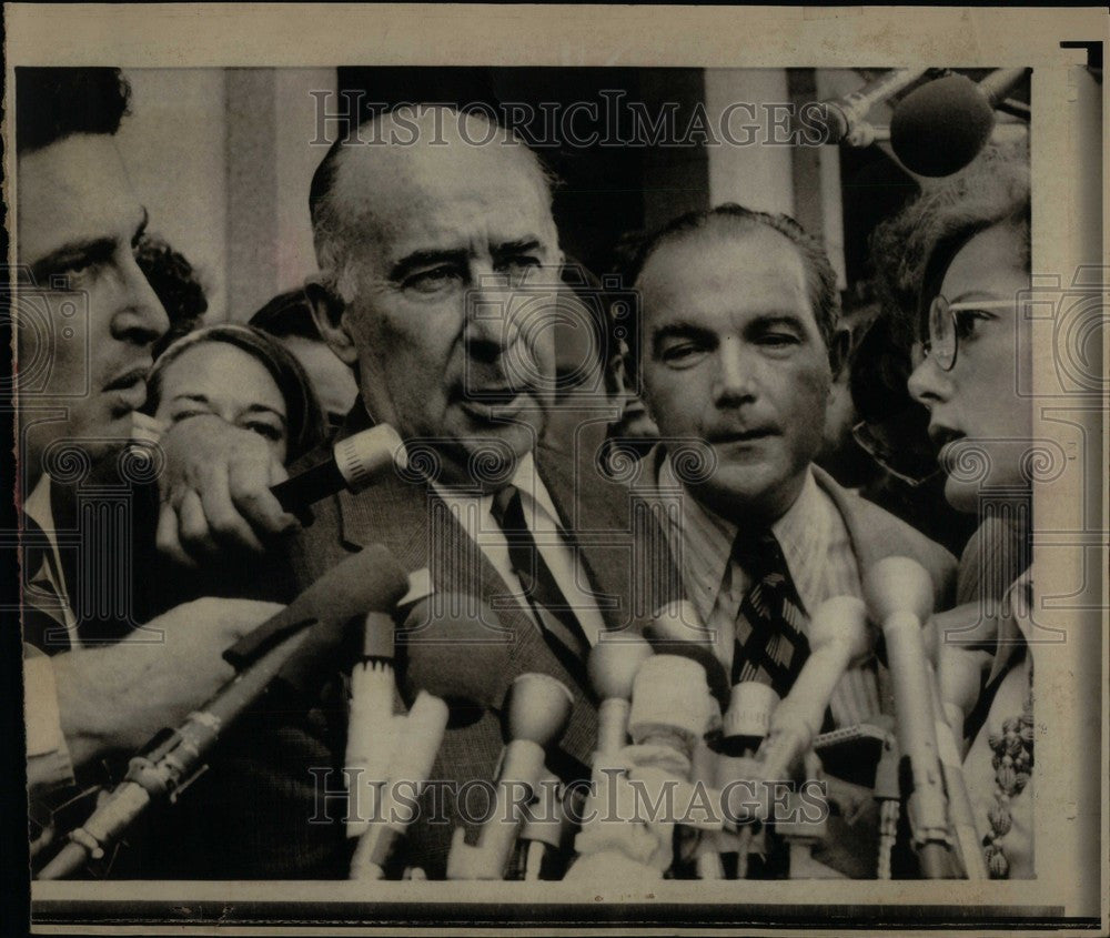 1973 Press Photo John Mitchell press grand jury testify - Historic Images