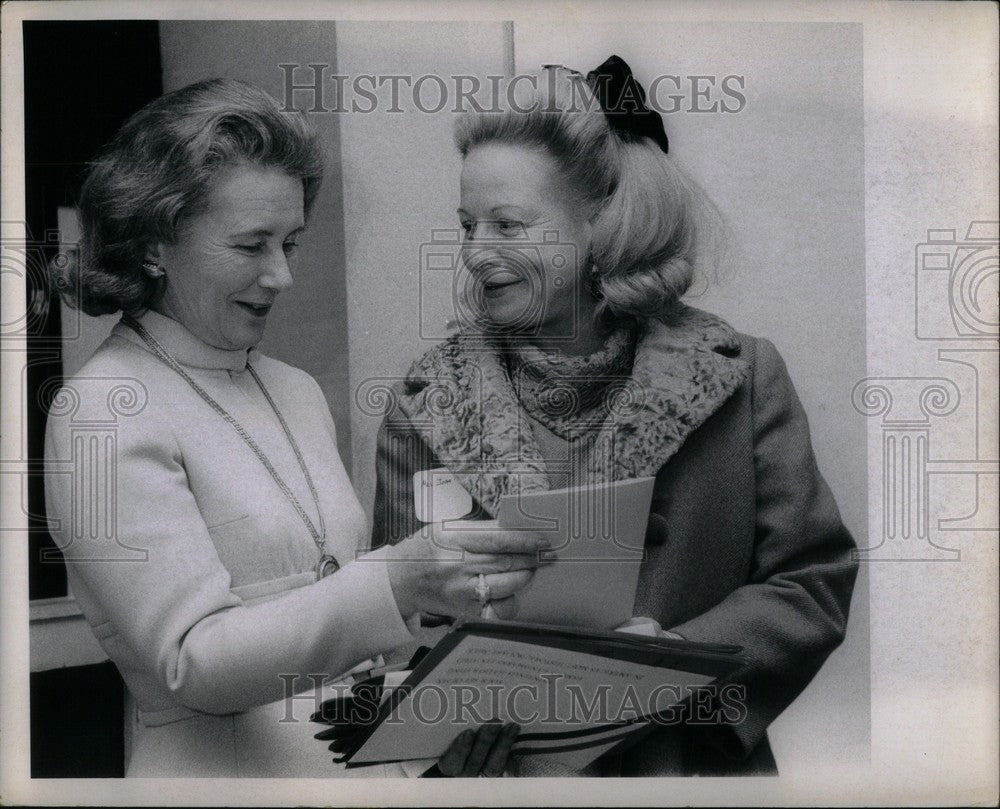 1970 Press Photo Martha Mitchell &amp; Mrs. Charles W. Yost - Historic Images