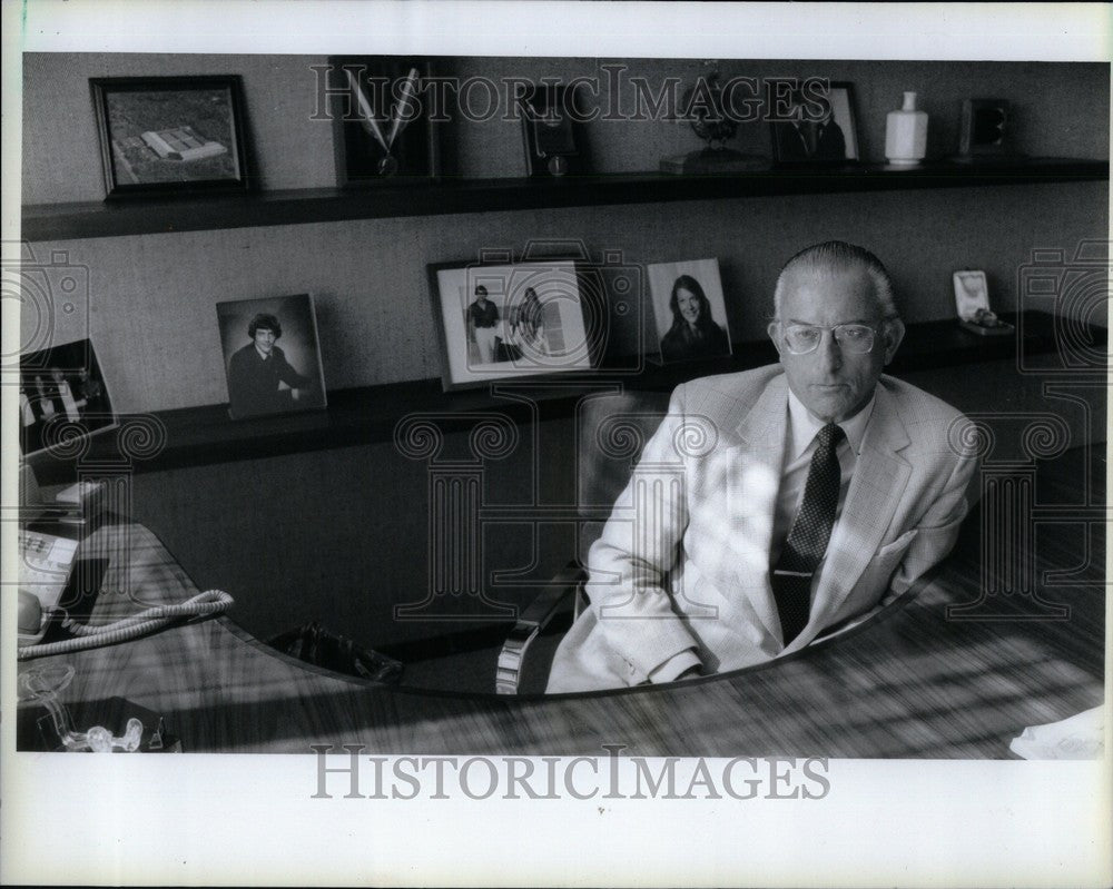 1986 Press Photo paul oraffica young man company - Historic Images