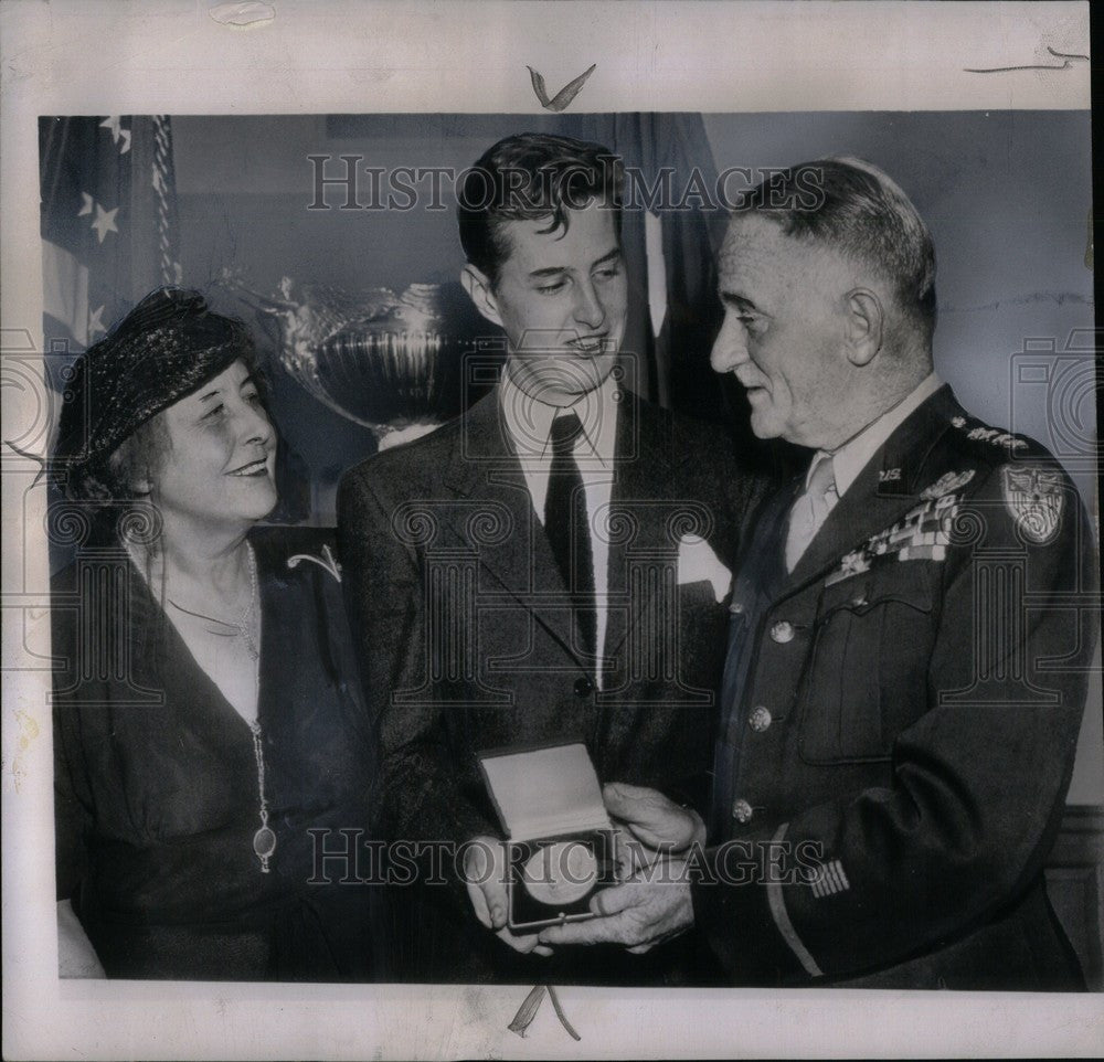 1948 Press Photo Gen Carl Spaatz William Mitchell widow - Historic Images